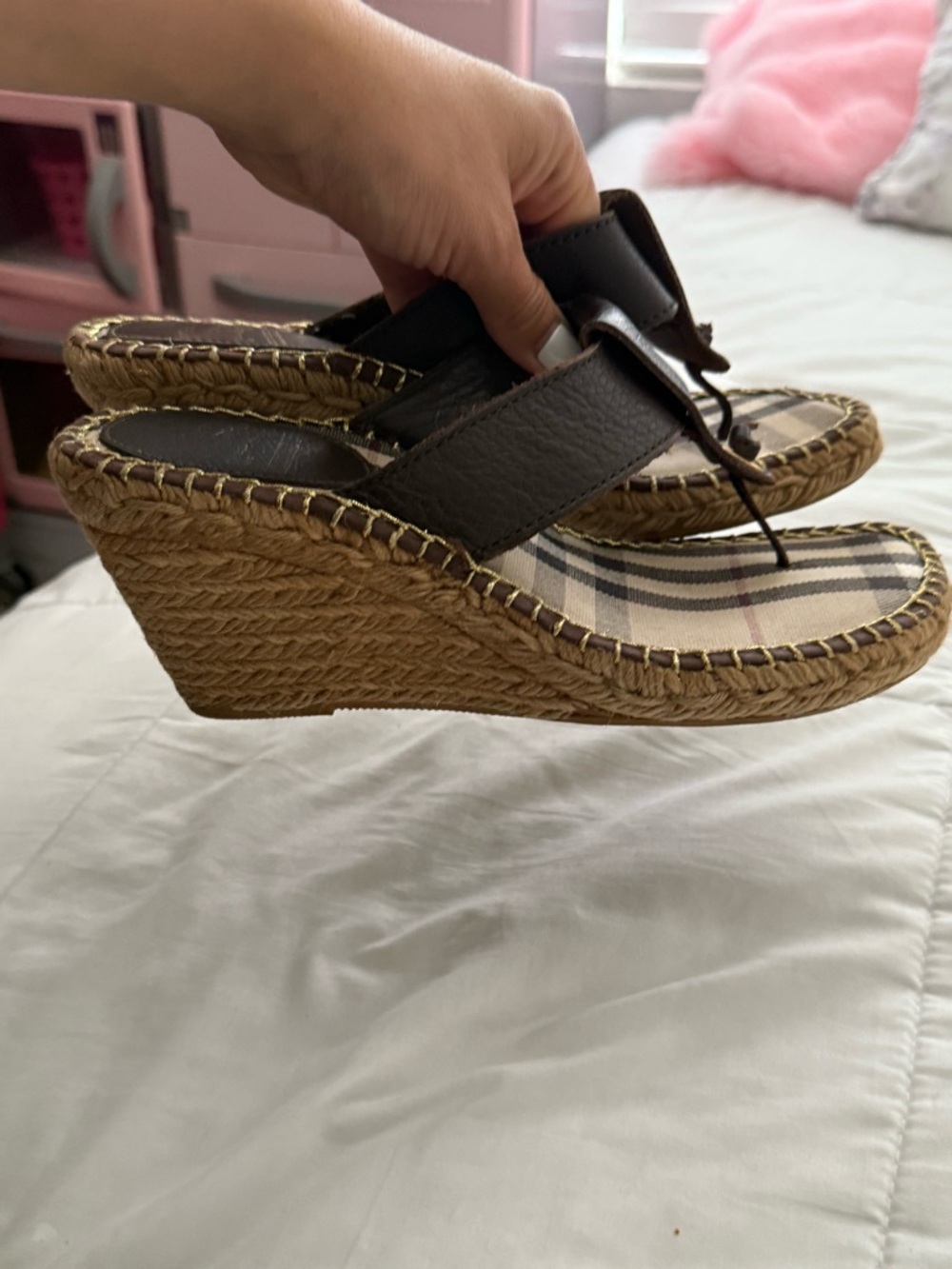 Burberry Brown Leather Thong Sandals with Classic Check Insole - Picture 4 of 5